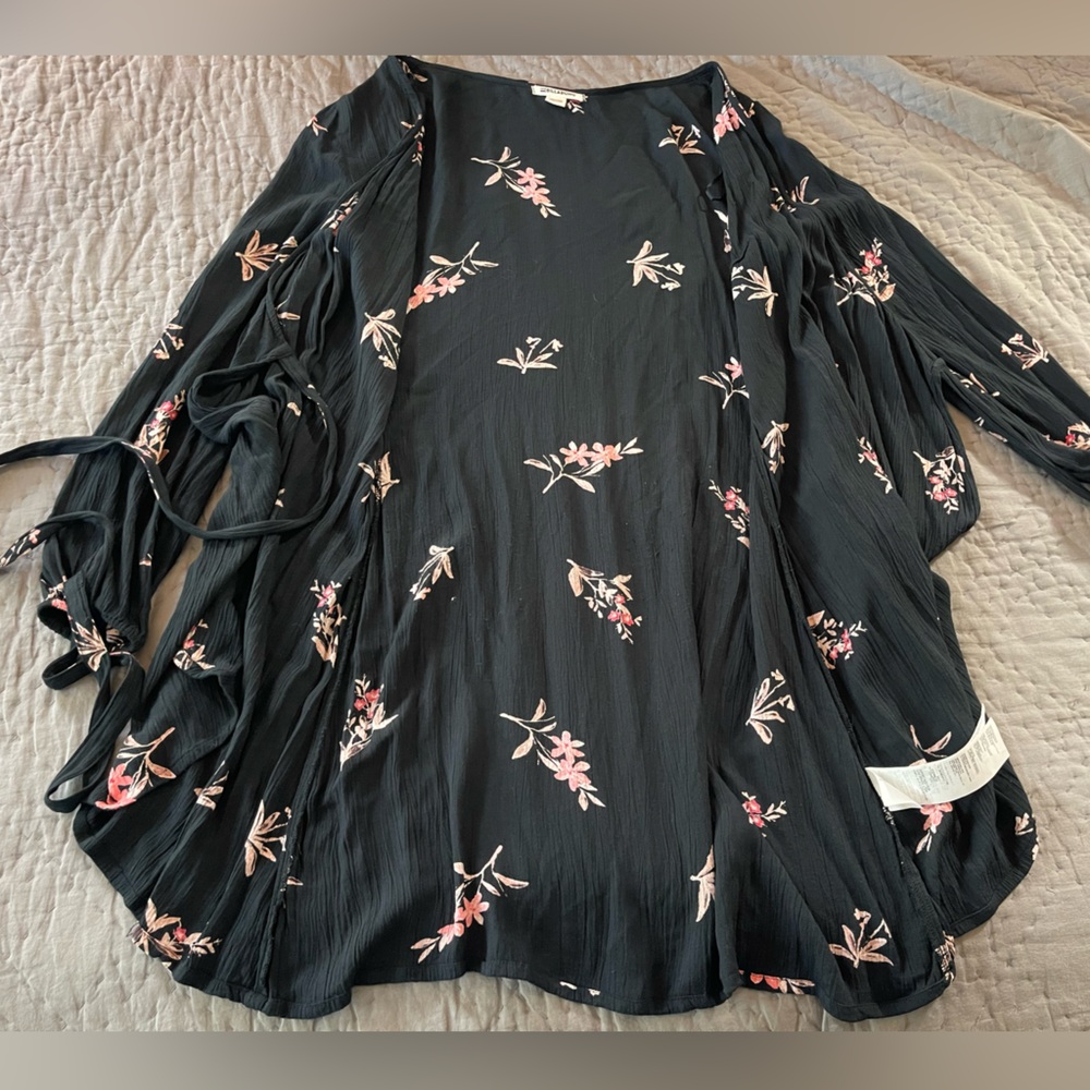 Billabong Wrap Dress Medium Black Floral Love Warrior Long Sleeve Boho Rayon - Picture 4 of 11